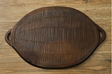和製ビンテージ　軽井沢彫り　縁取りとして施された桜の彫刻がアクセントのトレー(お盆)付きサイドテーブル　(R-065461)