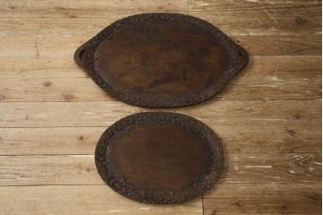 和製ビンテージ　軽井沢彫り　縁取りとして施された桜の彫刻がアクセントのトレー(お盆)付きサイドテーブル(ナイトテーブル、花台、飾り台、ヴィンテージ)(R-065461)