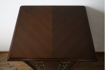 中古　美品　高級品!!　スペイン製　フランスベッド(France Bed)　Slumberland(スランバーランド)　上品な佇まいが魅力のランジェリーチェスト(縦型チェスト、サイドチェスト、引き出し)(定価推定約35万円)(R-065464)