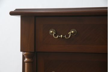 中古　美品　高級品!!　スペイン製　フランスベッド(France Bed)　Slumberland(スランバーランド)　上品な佇まいが魅力のランジェリーチェスト(縦型チェスト、サイドチェスト、引き出し)(定価推定約35万円)(R-065464)