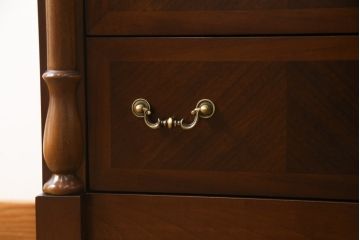 中古　美品　高級品!!　スペイン製　フランスベッド(France Bed)　Slumberland(スランバーランド)　上品な佇まいが魅力のランジェリーチェスト(縦型チェスト、サイドチェスト、引き出し)(定価推定約35万円)(R-065464)