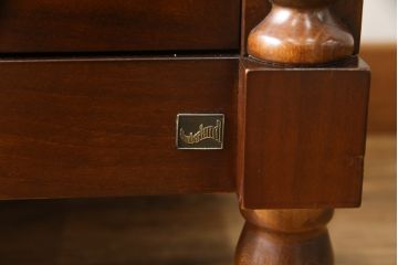 中古　美品　高級品!!　スペイン製　フランスベッド(France Bed)　Slumberland(スランバーランド)　上品な佇まいが魅力のランジェリーチェスト(縦型チェスト、サイドチェスト、引き出し)(定価推定約35万円)(R-065464)