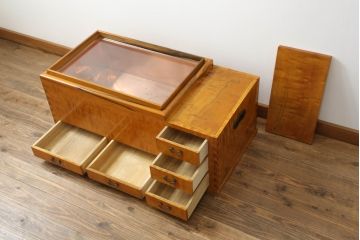 和製アンティーク　楓(カエデ)材　黒柿材　暖かみを感じる木の色合いが魅力!!大振りな長火鉢(囲炉裏、木製火鉢)(R-065465)
