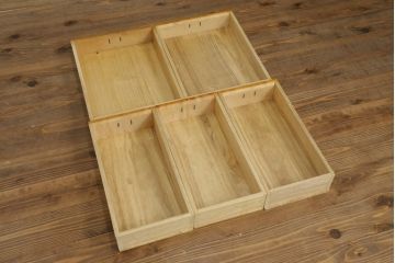 和製アンティーク　楓(カエデ)材　黒柿材　暖かみを感じる木の色合いが魅力!!大振りな長火鉢(囲炉裏、木製火鉢)(R-065465)