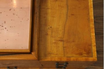 和製アンティーク　楓(カエデ)材　黒柿材　暖かみを感じる木の色合いが魅力!!大振りな長火鉢(囲炉裏、木製火鉢)(R-065465)