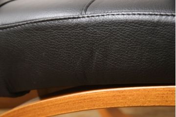北欧ビンテージ　スウェーデン　NELO社製　ブラックカラーと木の色合いのコントラストが格好良いオットマン(フットスツール、1人掛けソファ、椅子、ヴィンテージ)(R-065466)