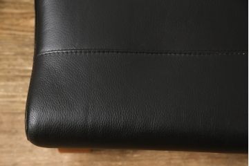 北欧ビンテージ　スウェーデン　NELO社製　ブラックカラーと木の色合いのコントラストが格好良いオットマン(フットスツール、1人掛けソファ、椅子、ヴィンテージ)(R-065466)