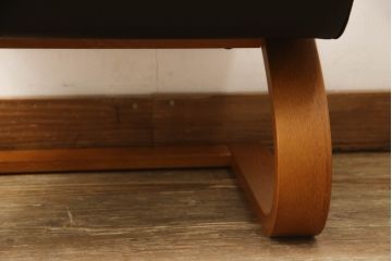 北欧ビンテージ　スウェーデン　NELO社製　ブラックカラーと木の色合いのコントラストが格好良いオットマン(フットスツール、1人掛けソファ、椅子、ヴィンテージ)(R-065466)