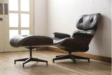 アメリカビンテージ　Hermanmiller(ハーマンミラー社)　希少!!　ブラジリアンローズウッド材　クラシック　身体を包み込むようなフォルムが魅力のイームズラウンジチェア&オットマン(本革、レザーチェア、椅子、イス、1人掛けソファ、1Pソファ、アームチェア、フットスツール、ヴィンテージ)(R-065467)
