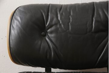 アメリカビンテージ　Hermanmiller(ハーマンミラー社)　希少!!　ブラジリアンローズウッド材　クラシック　身体を包み込むようなフォルムが魅力のイームズラウンジチェア&オットマン(本革、レザーチェア、椅子、イス、1人掛けソファ、1Pソファ、アームチェア、フットスツール、ヴィンテージ)(R-065467)