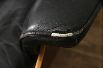 アメリカビンテージ　Hermanmiller(ハーマンミラー社)　希少!!　ブラジリアンローズウッド材　クラシック　身体を包み込むようなフォルムが魅力のイームズラウンジチェア&オットマン(本革、レザーチェア、椅子、イス、1人掛けソファ、1Pソファ、アームチェア、フットスツール、ヴィンテージ)(R-065467)