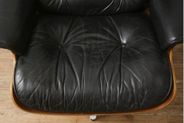 アメリカビンテージ　Hermanmiller(ハーマンミラー社)　希少!!　ブラジリアンローズウッド材　クラシック　身体を包み込むようなフォルムが魅力のイームズラウンジチェア&オットマン(本革、レザーチェア、椅子、イス、1人掛けソファ、1Pソファ、アームチェア、フットスツール、ヴィンテージ)(R-065467)
