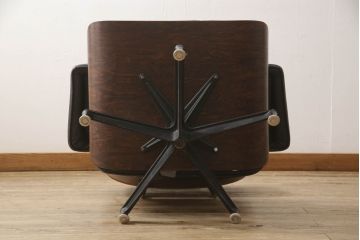 アメリカビンテージ　Hermanmiller(ハーマンミラー社)　希少!!　ブラジリアンローズウッド材　クラシック　身体を包み込むようなフォルムが魅力のイームズラウンジチェア&オットマン(本革、レザーチェア、椅子、イス、1人掛けソファ、1Pソファ、アームチェア、フットスツール、ヴィンテージ)(R-065467)