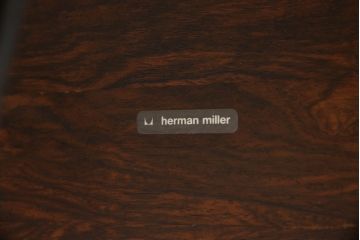 アメリカビンテージ　Hermanmiller(ハーマンミラー社)　希少!!　ブラジリアンローズウッド材　クラシック　身体を包み込むようなフォルムが魅力のイームズラウンジチェア&オットマン(本革、レザーチェア、椅子、イス、1人掛けソファ、1Pソファ、アームチェア、フットスツール、ヴィンテージ)(R-065467)