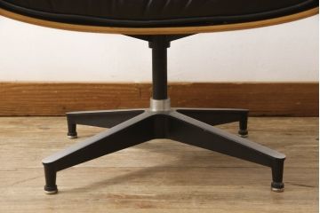 アメリカビンテージ　Hermanmiller(ハーマンミラー社)　希少!!　ブラジリアンローズウッド材　クラシック　身体を包み込むようなフォルムが魅力のイームズラウンジチェア&オットマン(本革、レザーチェア、椅子、イス、1人掛けソファ、1Pソファ、アームチェア、フットスツール、ヴィンテージ)(R-065467)