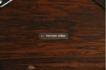 アメリカビンテージ　Hermanmiller(ハーマンミラー社)　希少!!　ブラジリアンローズウッド材　クラシック　身体を包み込むようなフォルムが魅力のイームズラウンジチェア&オットマン(本革、レザーチェア、椅子、イス、1人掛けソファ、1Pソファ、アームチェア、フットスツール、ヴィンテージ)(R-065467)