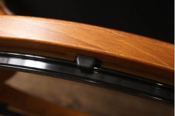 中古　EKORNES(エコーネス)　ロイヤルシリーズ　本革(レザー)　極上のくつろぎの時間を演出するストレスレスチェア+オットマンのセット(クラシックベース、アームチェア、リクライニングチェア、椅子、イス、1人掛けソファ、1Pソファ、フットスツール、北欧)(定価約46万円)(R-065468)