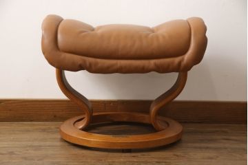 中古　EKORNES(エコーネス)　ロイヤルシリーズ　本革(レザー)　極上のくつろぎの時間を演出するストレスレスチェア+オットマンのセット(クラシックベース、アームチェア、リクライニングチェア、椅子、イス、1人掛けソファ、1Pソファ、フットスツール、北欧)(定価約46万円)(R-065468)