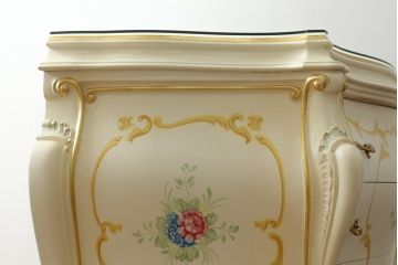 中古　美品　イタリア高級家具　SILIK(シリック)　ロココ調　Art.726　丸みを帯びたデザインが可愛らしい3段チェスト(コモード、サイドチェスト、ドロワー、引き出し)(定価約90万円)(R-065469)