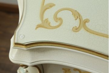中古　美品　イタリア高級家具　SILIK(シリック)　ロココ調　Art.726　丸みを帯びたデザインが可愛らしい3段チェスト(コモード、サイドチェスト、ドロワー、引き出し)(定価約90万円)(R-065469)