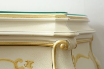 中古　美品　イタリア高級家具　SILIK(シリック)　ロココ調　Art.726　丸みを帯びたデザインが可愛らしい3段チェスト(コモード、サイドチェスト、ドロワー、引き出し)(定価約90万円)(R-065469)