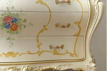中古　美品　イタリア高級家具　SILIK(シリック)　ロココ調　Art.726　丸みを帯びたデザインが可愛らしい3段チェスト(コモード、サイドチェスト、ドロワー、引き出し)(定価約90万円)(R-065469)