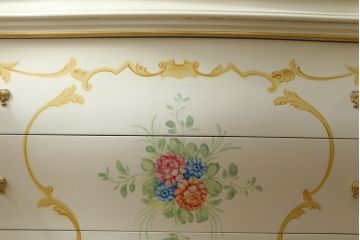 中古　美品　イタリア高級家具　SILIK(シリック)　ロココ調　Art.726　丸みを帯びたデザインが可愛らしい3段チェスト(コモード、サイドチェスト、ドロワー、引き出し)(定価約90万円)(R-065469)