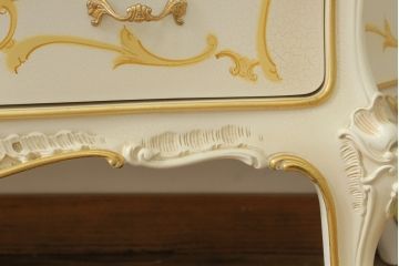 中古　美品　イタリア高級家具　SILIK(シリック)　ロココ調　Art.726　丸みを帯びたデザインが可愛らしい3段チェスト(コモード、サイドチェスト、ドロワー、引き出し)(定価約90万円)(R-065469)