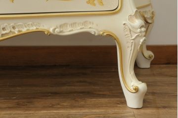 中古　美品　イタリア高級家具　SILIK(シリック)　ロココ調　Art.726　丸みを帯びたデザインが可愛らしい3段チェスト(コモード、サイドチェスト、ドロワー、引き出し)(定価約90万円)(R-065469)