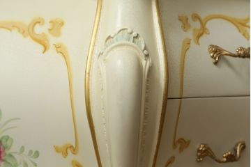 中古　美品　イタリア高級家具　SILIK(シリック)　ロココ調　Art.726　丸みを帯びたデザインが可愛らしい3段チェスト(コモード、サイドチェスト、ドロワー、引き出し)(定価約90万円)(R-065469)