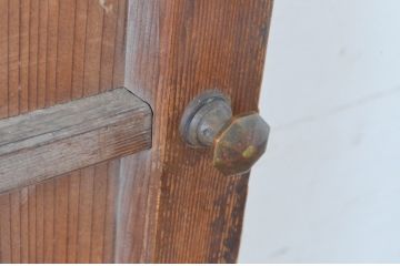 アンティーク建具　上質な銅製のつまみ付き舞良戸扉1枚(まいらど、板戸、ドア)(R-065471)
