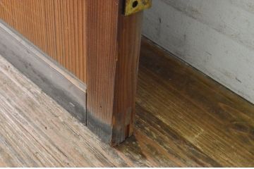 アンティーク建具　上質な銅製のつまみ付き舞良戸扉1枚(まいらど、板戸、ドア)(R-065471)