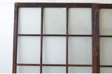 アンティーク建具　経年を感じさせる古い木味が魅力のガラス戸2枚セット(引き戸、格子戸、マス目)(R-065480)