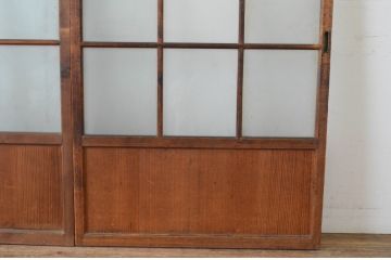 アンティーク建具　経年を感じさせる古い木味が魅力のガラス戸2枚セット(引き戸、格子戸、マス目)(R-065480)