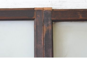 アンティーク建具　経年を感じさせる古い木味が魅力のガラス戸2枚セット(引き戸、格子戸、マス目)(R-065480)