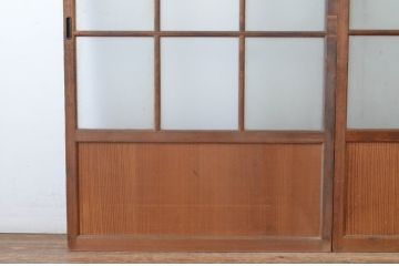 アンティーク建具　経年を感じさせる古い木味が魅力のガラス戸2枚セット(引き戸、格子戸、マス目)(R-065480)
