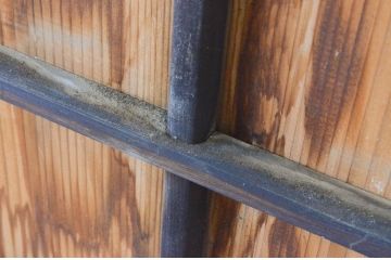 アンティーク建具　背が高い!!　味わい深い格子板戸1枚(きつね格子、狐格子、格子戸、板戸、引き戸、マス目)(R-065482)
