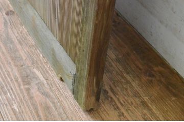 アンティーク建具　背が高い!!　味わい深い格子板戸1枚(きつね格子、狐格子、格子戸、板戸、引き戸、マス目)(R-065482)