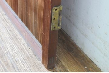 アンティーク建具　昭和初期　上手物!!　美しい柾目　銅のつまみ付き　舞良戸扉1枚(まいらど、板戸、ドア)(R-065485)