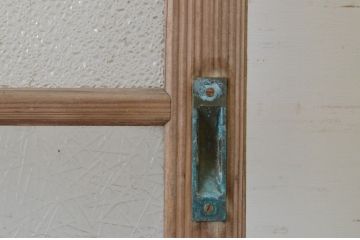 アンティーク建具　経年によって増した味わいが魅力的な横桟ガラス戸1枚(引き戸)(R-065487)