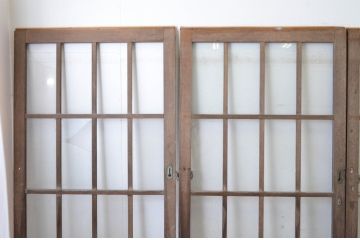 アンティーク建具　経年による風合いが味わい深い、背の高いガラス戸4枚セット(玄関戸、引き戸、格子戸、マス目)(R-065490)
