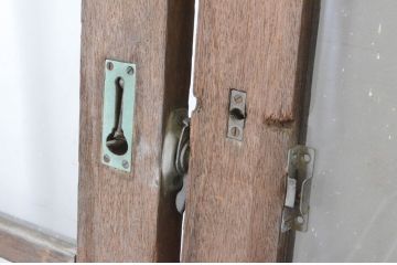 アンティーク建具　経年による風合いが味わい深い、背の高いガラス戸4枚セット(玄関戸、引き戸、格子戸、マス目)(R-065490)