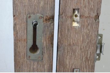 アンティーク建具　経年による風合いが味わい深い、背の高いガラス戸4枚セット(玄関戸、引き戸、格子戸、マス目)(R-065490)