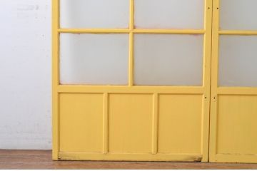 アンティーク建具　ペイント仕上げ限定　レトロな雰囲気づくりにおすすめ!黄色のペイントが印象的なガラス戸2枚セット(引き戸)(R-065505)