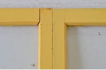アンティーク建具　ペイント仕上げ限定　レトロな雰囲気づくりにおすすめ!黄色のペイントが印象的なガラス戸2枚セット(引き戸)(R-065505)