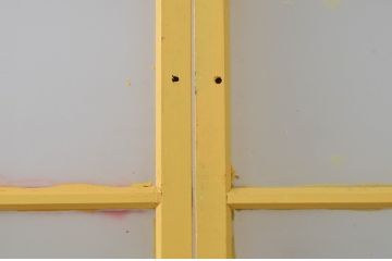 アンティーク建具　ペイント仕上げ限定　レトロな雰囲気づくりにおすすめ!黄色のペイントが印象的なガラス戸2枚セット(引き戸)(R-065505)