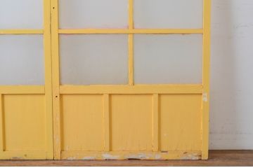 アンティーク建具　ペイント仕上げ限定　レトロな雰囲気づくりにおすすめ!黄色のペイントが印象的なガラス戸2枚セット(引き戸)(R-065505)