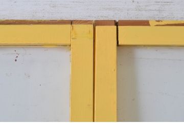 アンティーク建具　ペイント仕上げ限定　レトロな雰囲気づくりにおすすめ!黄色のペイントが印象的なガラス戸2枚セット(引き戸)(R-065505)