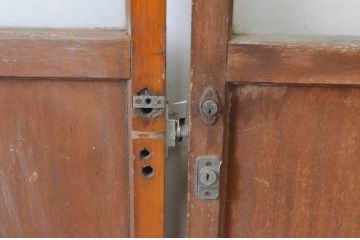 アンティーク建具　レトロなプレスガラスの入った横桟ガラス戸2枚セット(引き戸)(R-065507)