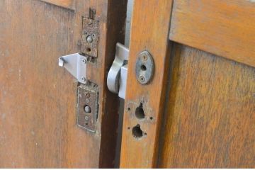 アンティーク建具　レトロなプレスガラスの入った横桟ガラス戸2枚セット(引き戸)(R-065507)